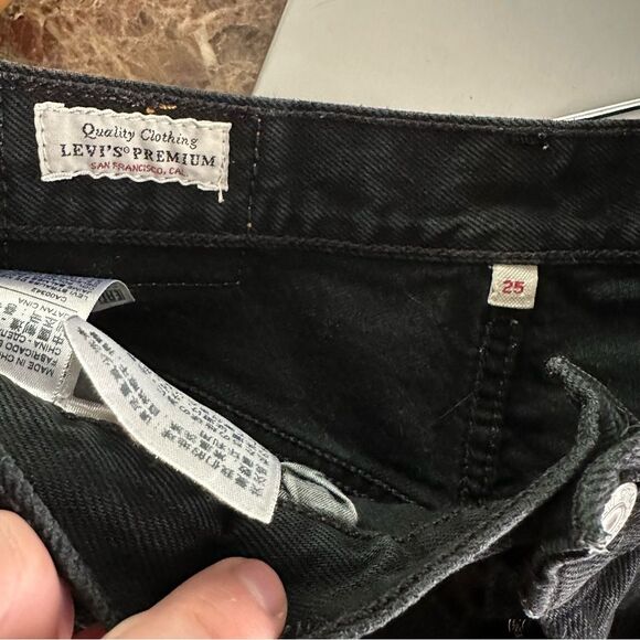 Levi's Black Ankle Cropped Denim Jeans Frayed Hem Size 25 Button-Fly Relaxed Fit - Picture 8 of 16